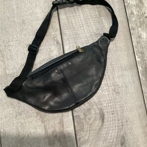 Source Unknown Black Leather Belt Bag